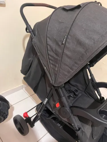 Carrinho mais bebê conforto cosco