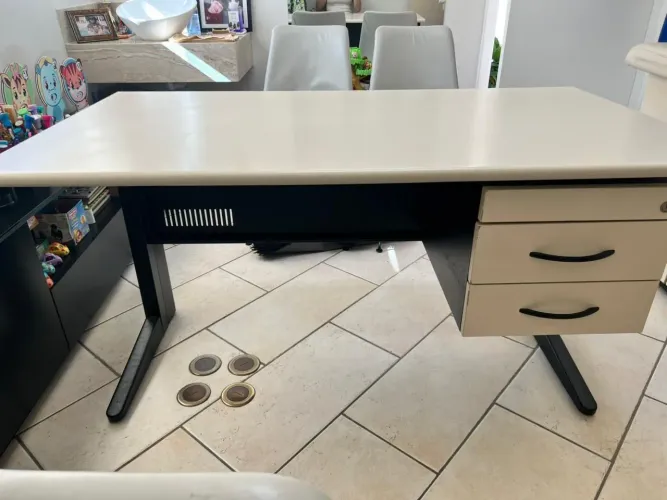 Mesa de Escritório Grande