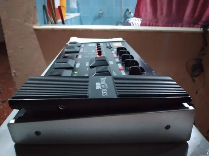 Pedaleira Korg ax3000g