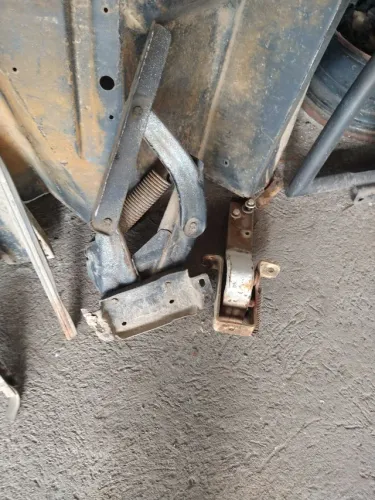 Peças f4000,f350,f1000,f100 usadas