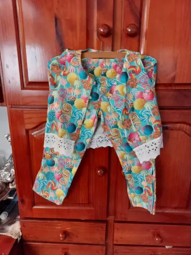 Conjunto Infantil Menina - Blusa e Calça - Tamanho 3 a 4 Anos