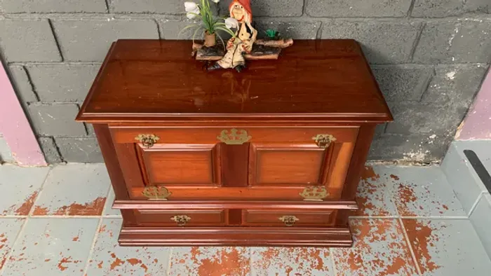 Conjunto baú e mesa usado