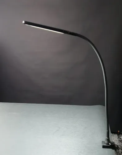 Luminária de Mesa e Bancada com Braço Longo Flexível 10W