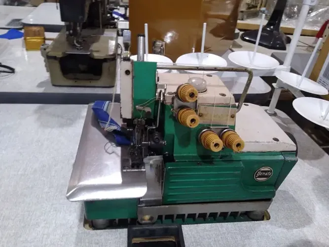 Máquina de costura interlock usada 
