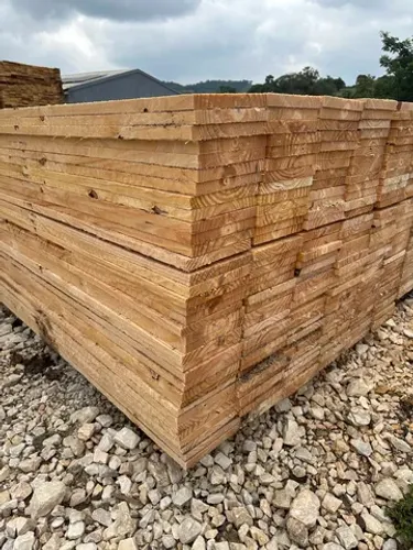 Tábuas de pinus para caixaria 