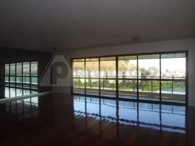 Apartamento de 380m² na Lagoa: 4 Quartos, 4 Vagas e Vista Panorâmica Deslumbrante