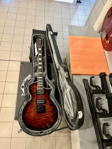 Guitarra rara LTD EC-1000 EverTune