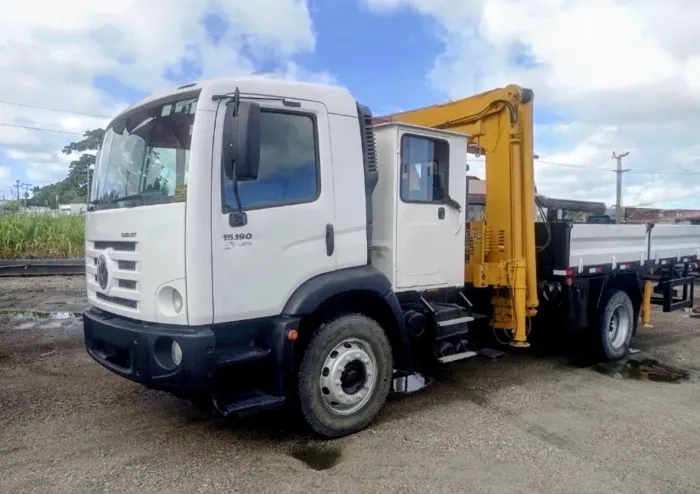 VW 15.190 ano 2020, 4x2, com Munck, cabine auxiliar, carroceria de ferro, em PE