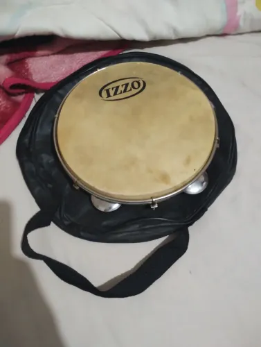 Tamborim Izzo com Case