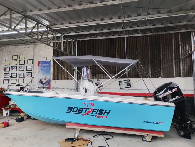 Lancha boat fish 180