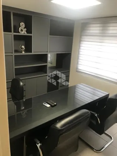 Compre: Sala comercial, no Centro de Novo Hamburgo, já Locada. Ótimo INVESTIMENTO.