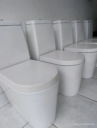 Vaso sanitário Deca LK, com tampa soft close 