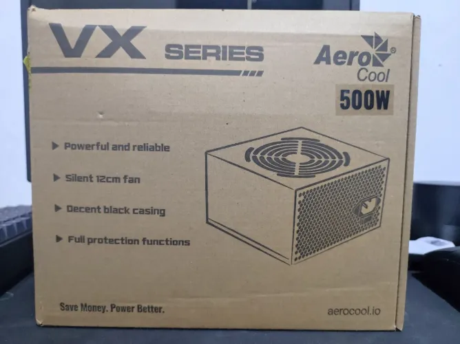 Fonte AeroCool VX Series 500W na caixa