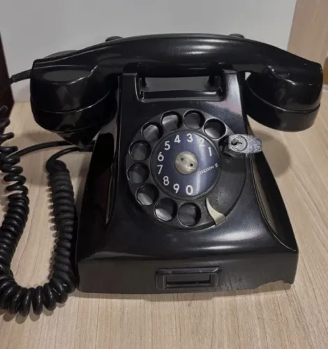 Telefone antigo de disco - preto