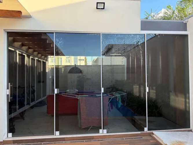 2 Portas de vidro de correr para área externa