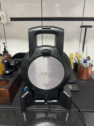 Máquina de Waffle Oster Perform 180