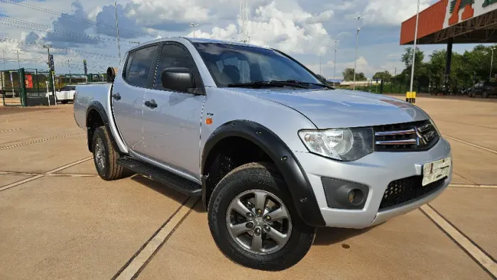 Mitsubishi L200 Triton XB 3.2 CD TB Int.diesel Mec. 2012