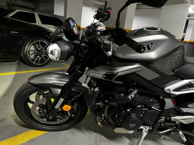 Triumph Street Triple 765R - 2024 - Impecável 