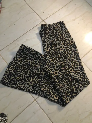 Calça leopardo