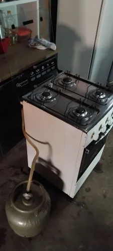 Fogão usado funcionando perfeitamente (já acompanha registro e mangueira)