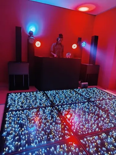 A qualidade que vc precisa no seu evento! Dj, sonorização e iluminação!