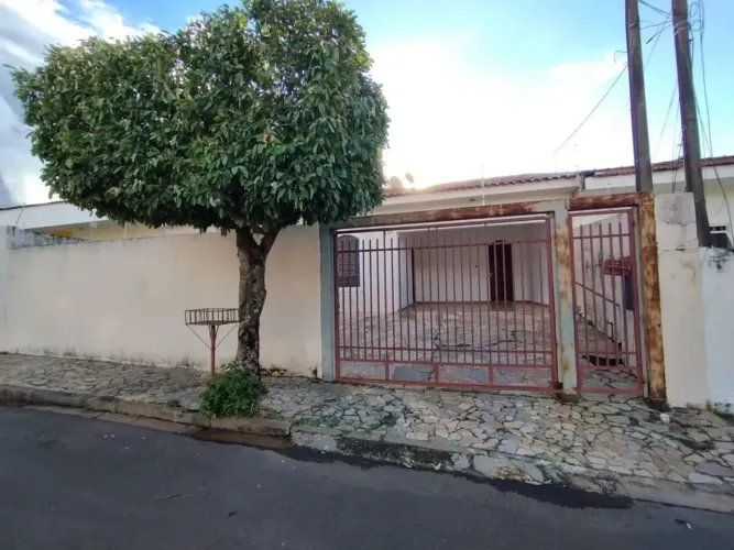 Casa com 5 dormitórios para alugar, 200 m² por R$ 2500,00/mês - Jardim Progresso - Marília