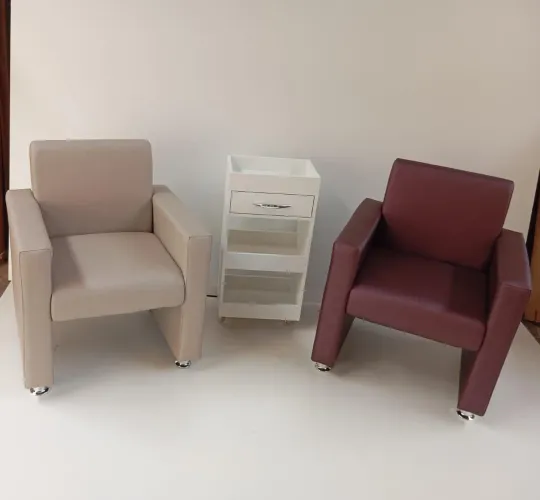 Conjunto de Poltronas e Carrinho para Salão de Beleza