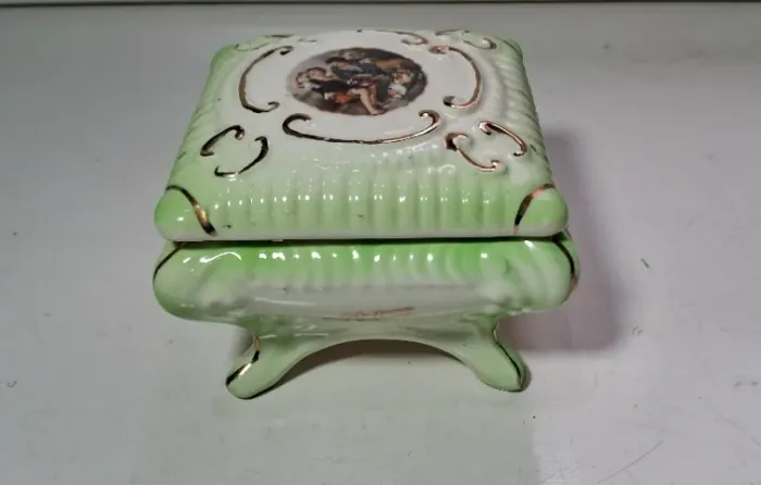 Porta Joias Antigo de Porcelana