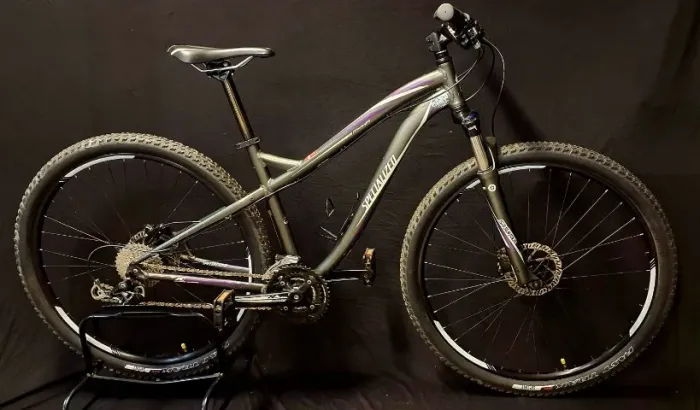 Bicicleta Semi Nova Specialized Feminina Myka Elite Disc Aro 29 tamanho 17? Carvão/Lilás 