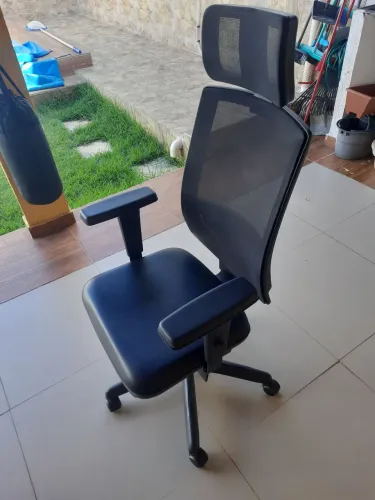 Cadeira Giratória Plaxmetal Brizza Presidente