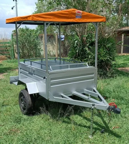 Carretinha reboque baú com toldo