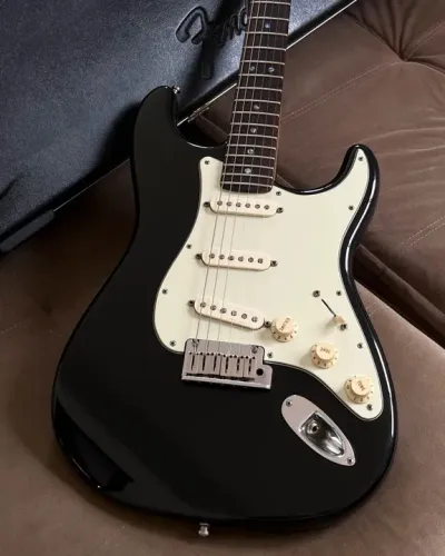 Linda Fender Stratocaster American Deluxe