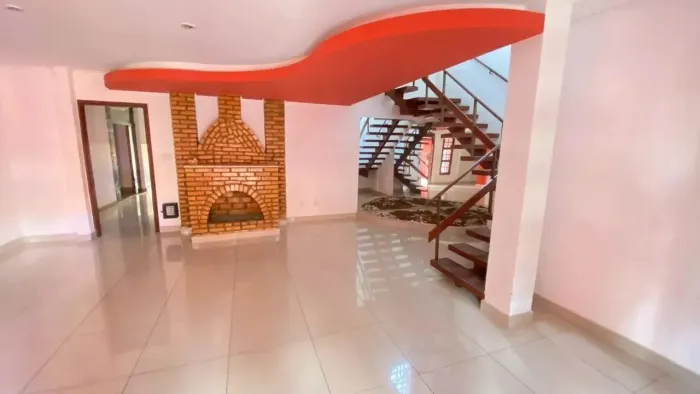Casa 5 Quartos com Suítes e Hidromassagem para Alugar no Santa Amélia  BH