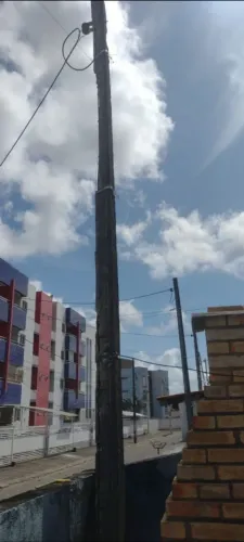 Substituição de poste residencial, instalação e remoção do poste velho