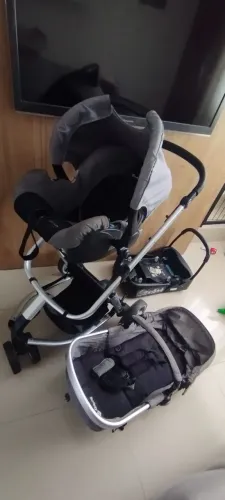 Carrinho de Bebê com Bebê Conforto Safety 1st