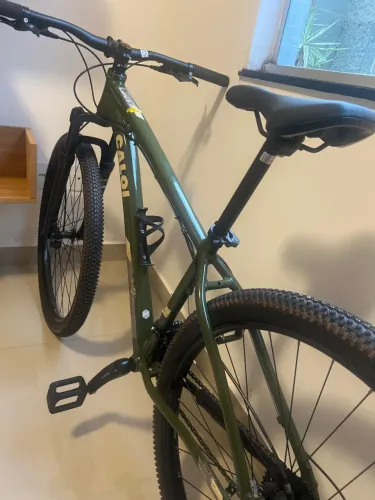 Bicicleta Caloi Equipped Aro 29 pouco usada só comprou e saiu 1 vez