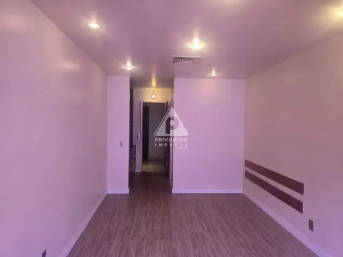 Sala Comercial à venda em Ipanema, RJ  31 m², frente, aceita financiamento