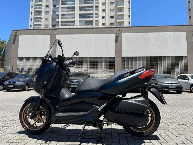 Yamaha XMAX 250 2024 - 5.000 km, novíssima!
