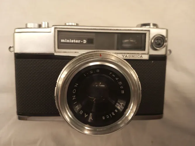 Câmera Yashica Minister-D