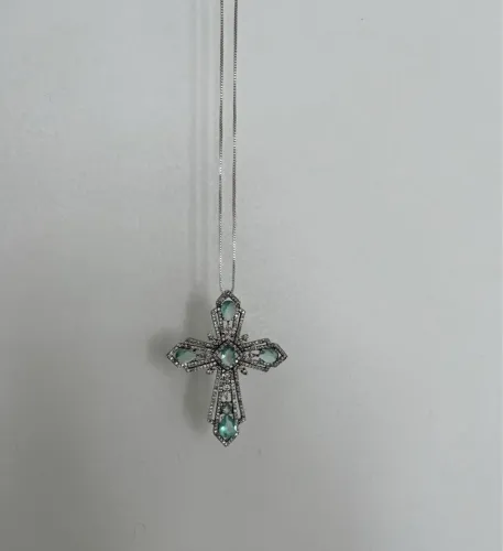 Colar semi joia com pingente cravejado e pedras ( Any Ray)