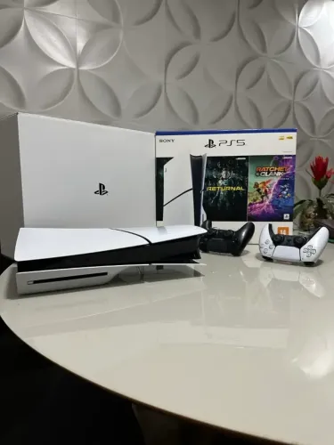 PS5 Playstation 5 Slim Físico Novinho Na Caixa Com 500 Jogos 2 Controles Parcelo s/ Juros