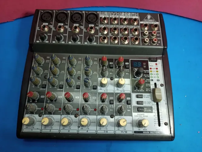 Mesa de som Behringer 1202Fx C/ garantia temos Outros modelos !