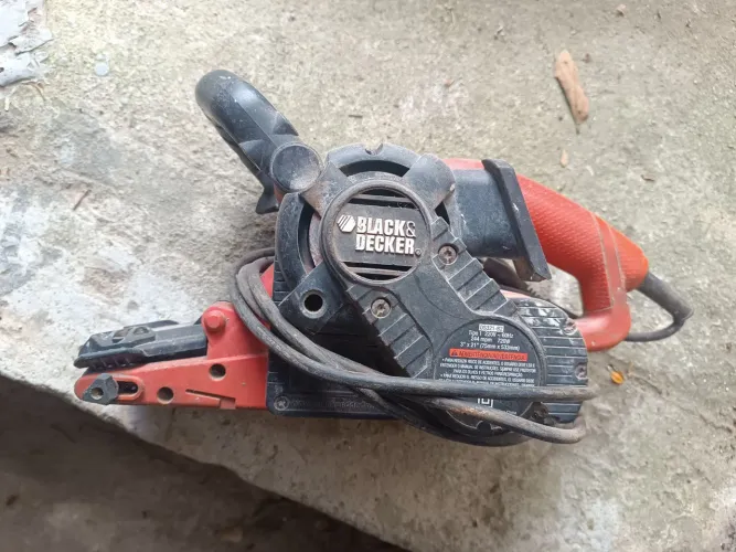 Lixadeira de Cinta Black & Decker 3x21