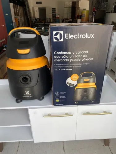 ASPIRADOR DE PÓ E ÁGUA ELETROLUX  DE PROMOÇÃO 