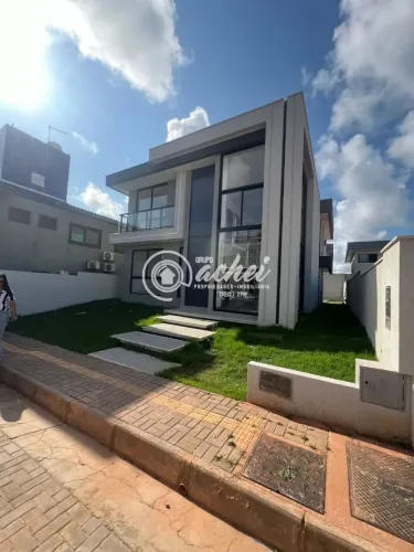 Casa de Condomínio 4/4 nascente na Av. Priscila Dutra