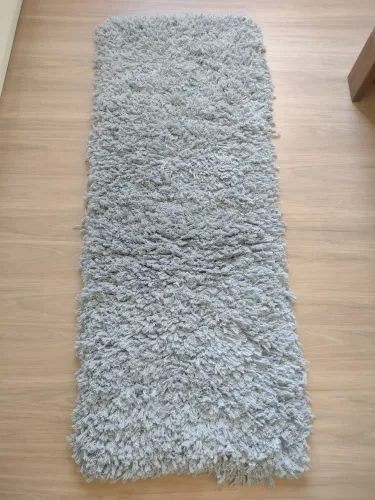 Tapete felpudo cinza para banheiro ou quarto