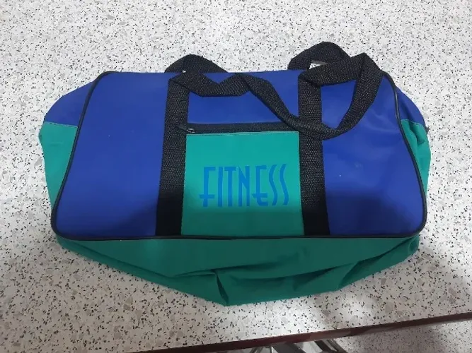 Bolsa pequena para levar objetos na academia.
