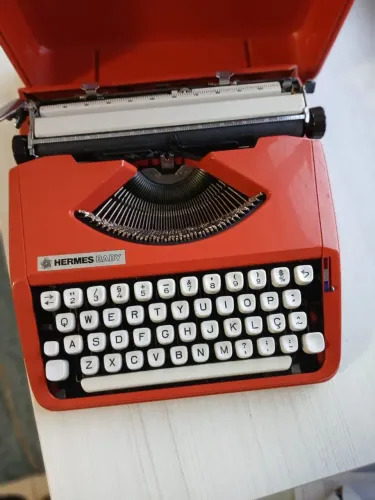 Máquina de Escrever Hermes Baby - Escrita Cursiva - RARIDADE