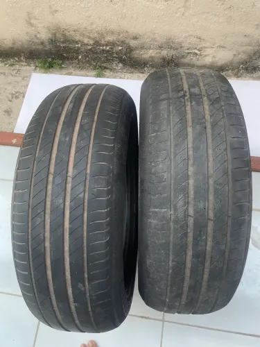 PNEUS ARO 17 215/60 MICHELIN 