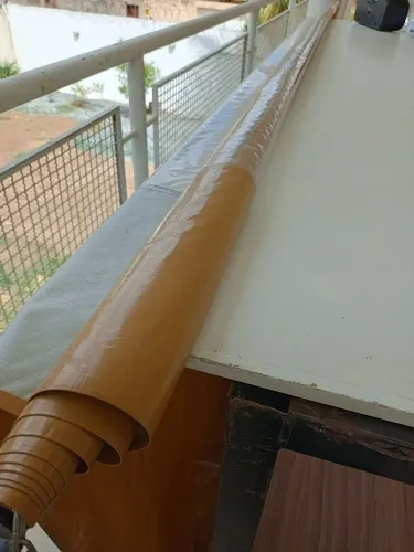 Toldo vertical com janela transparente 